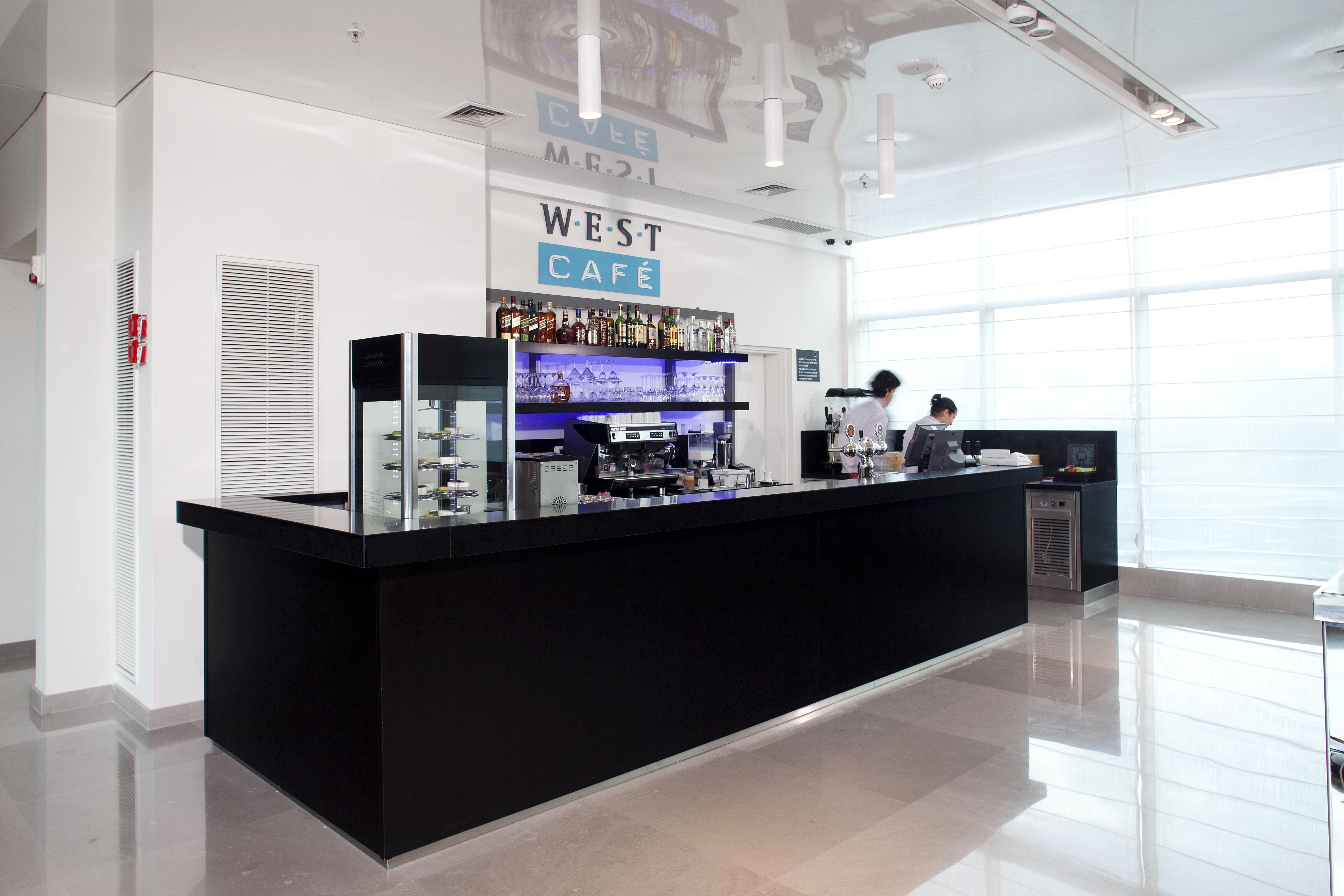 West All Suites Hotel Asjdod Buitenkant foto