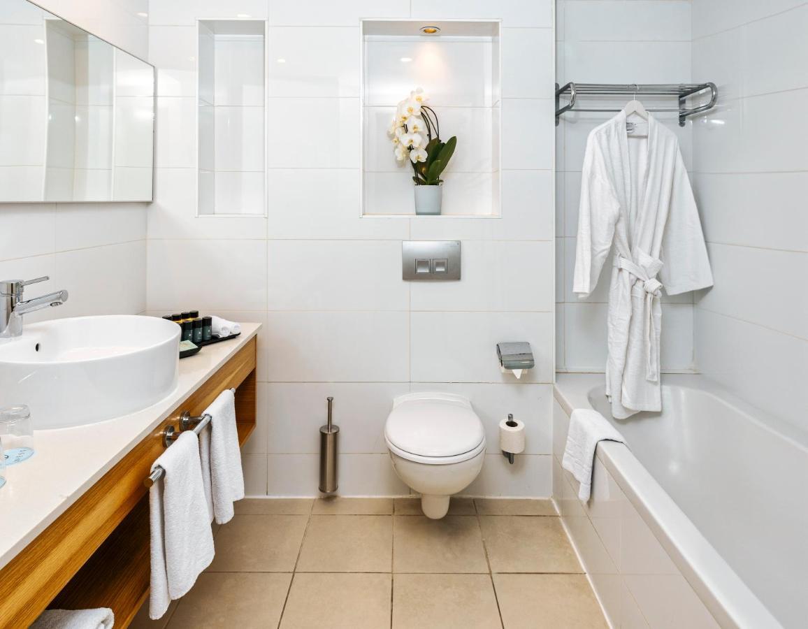 West All Suites Hotel Asjdod Buitenkant foto