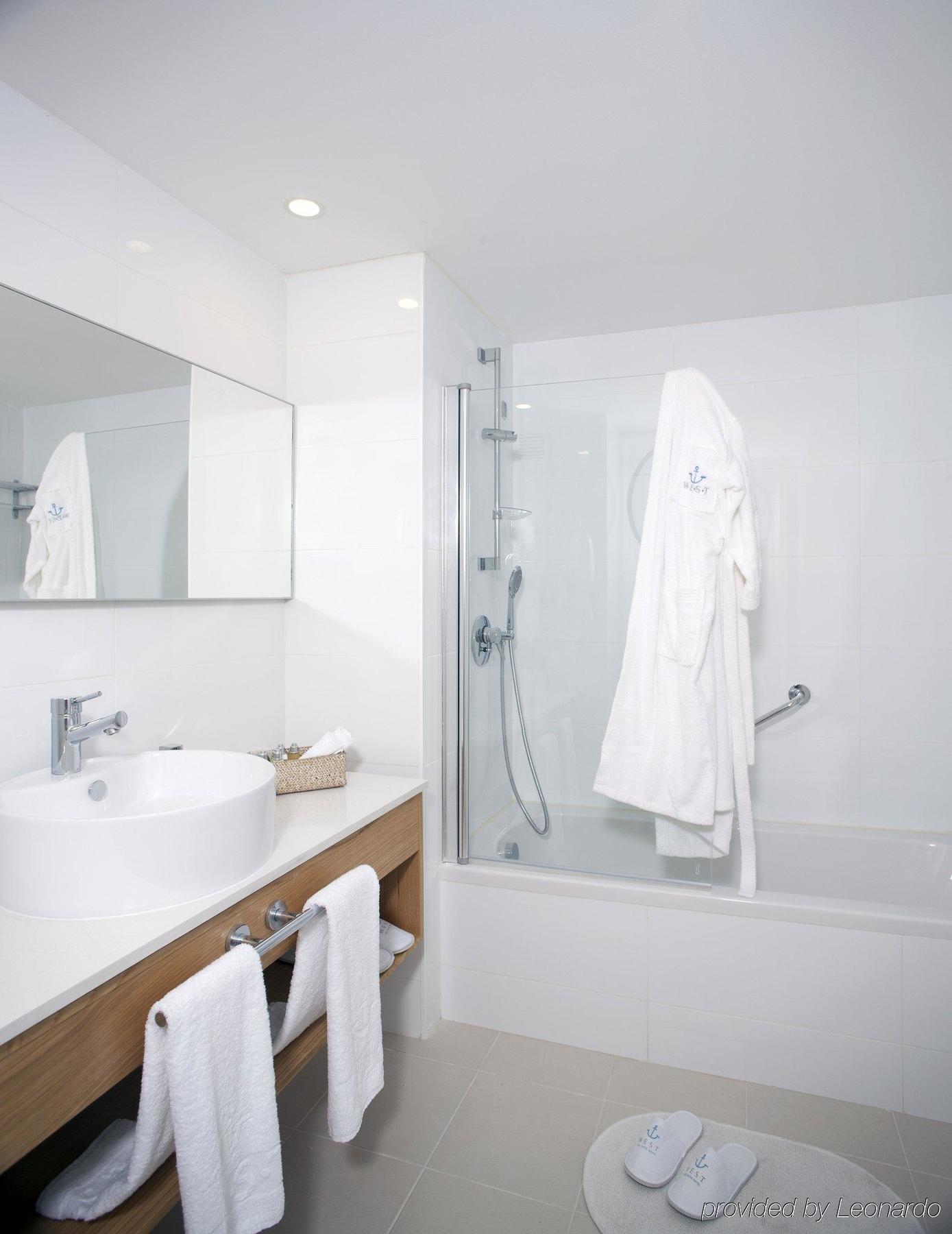 West All Suites Hotel Asjdod Buitenkant foto