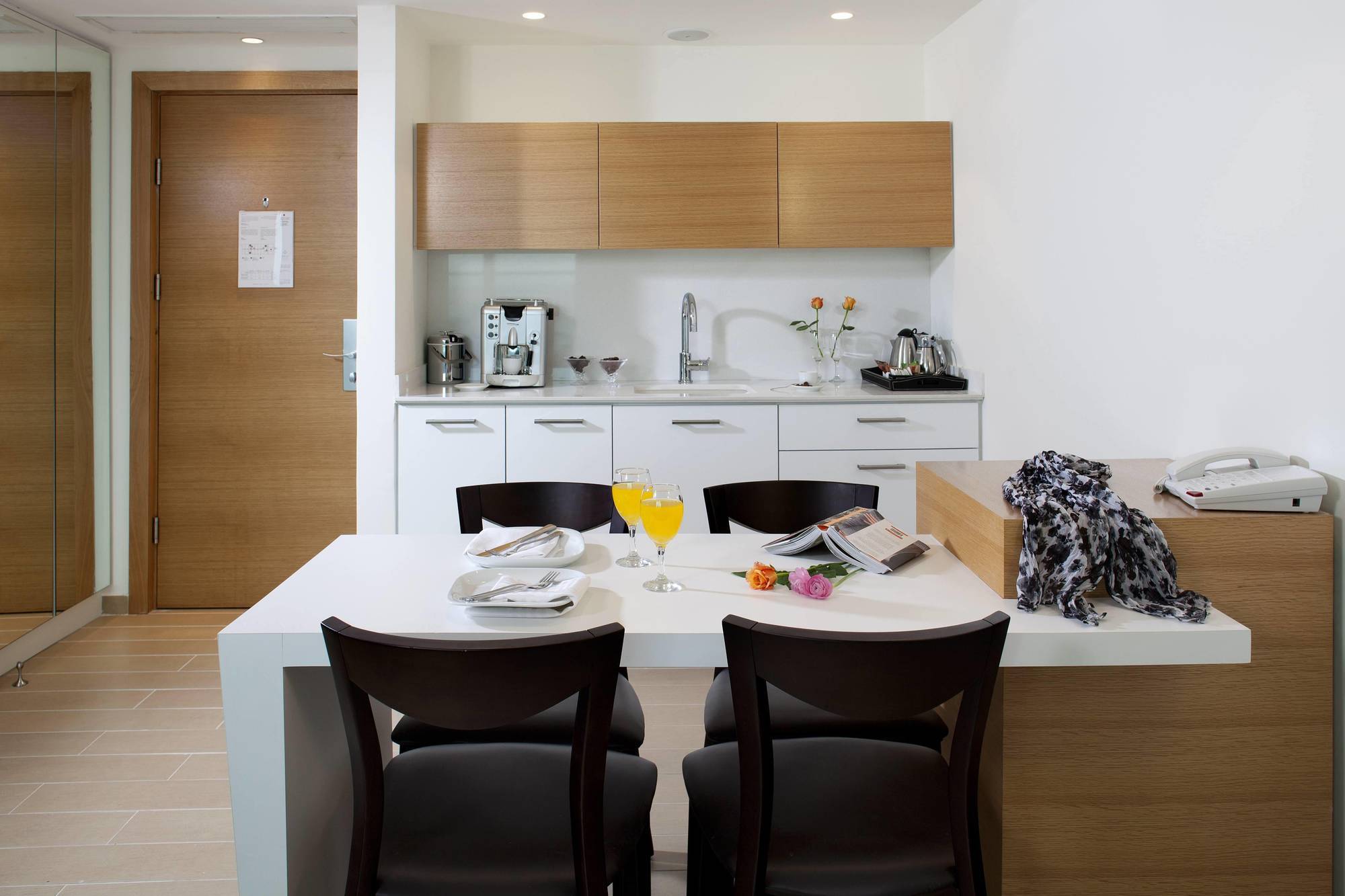 West All Suites Hotel Asjdod Buitenkant foto