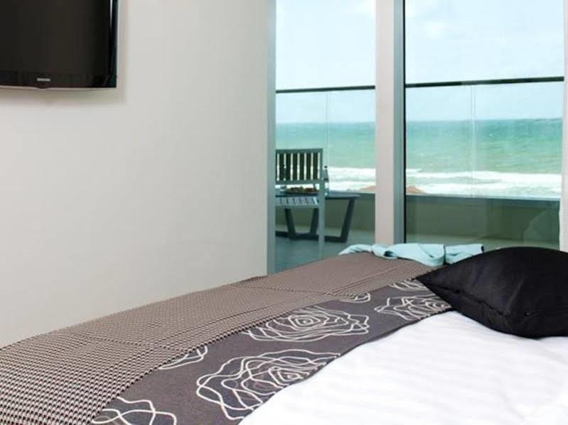 West All Suites Hotel Asjdod Buitenkant foto