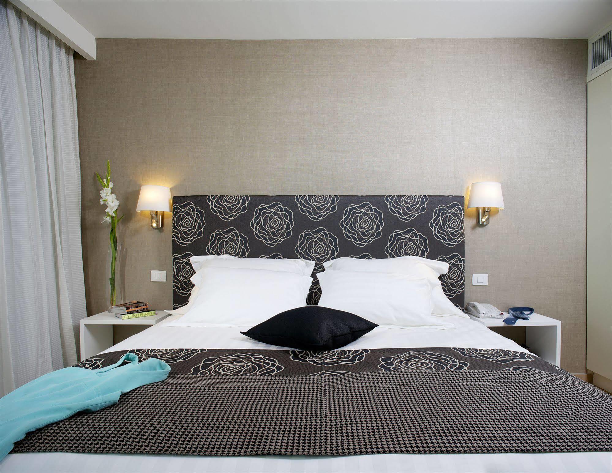 West All Suites Hotel Asjdod Buitenkant foto