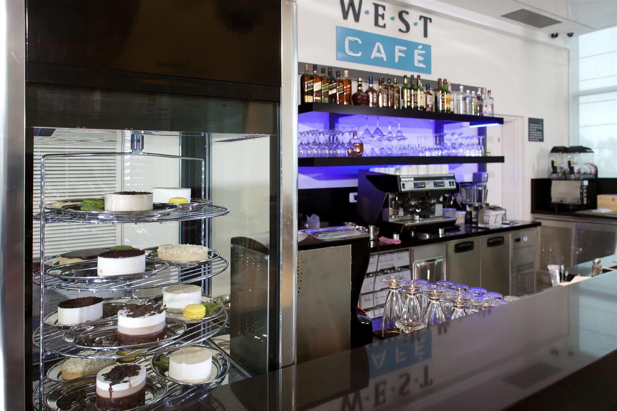 West All Suites Hotel Asjdod Buitenkant foto