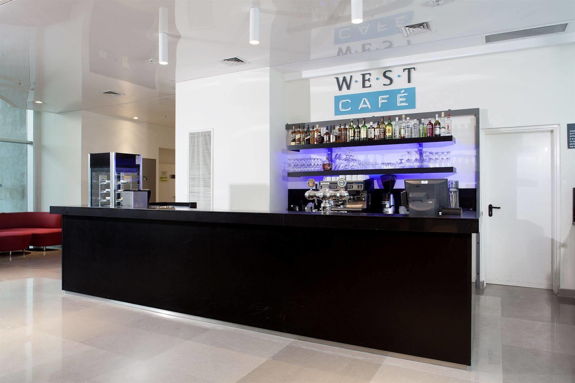 West All Suites Hotel Asjdod Buitenkant foto